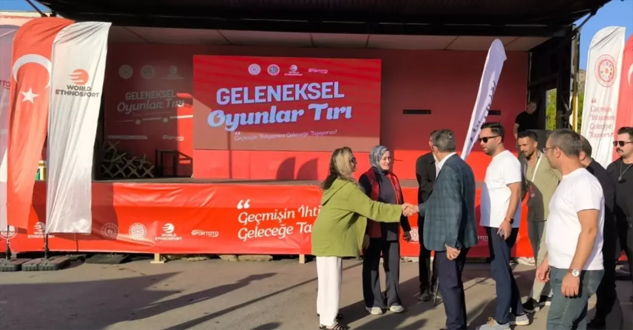 Şırnak'ta Geleneksel Oyunlar Tırı Çocuklarla Buluştu
