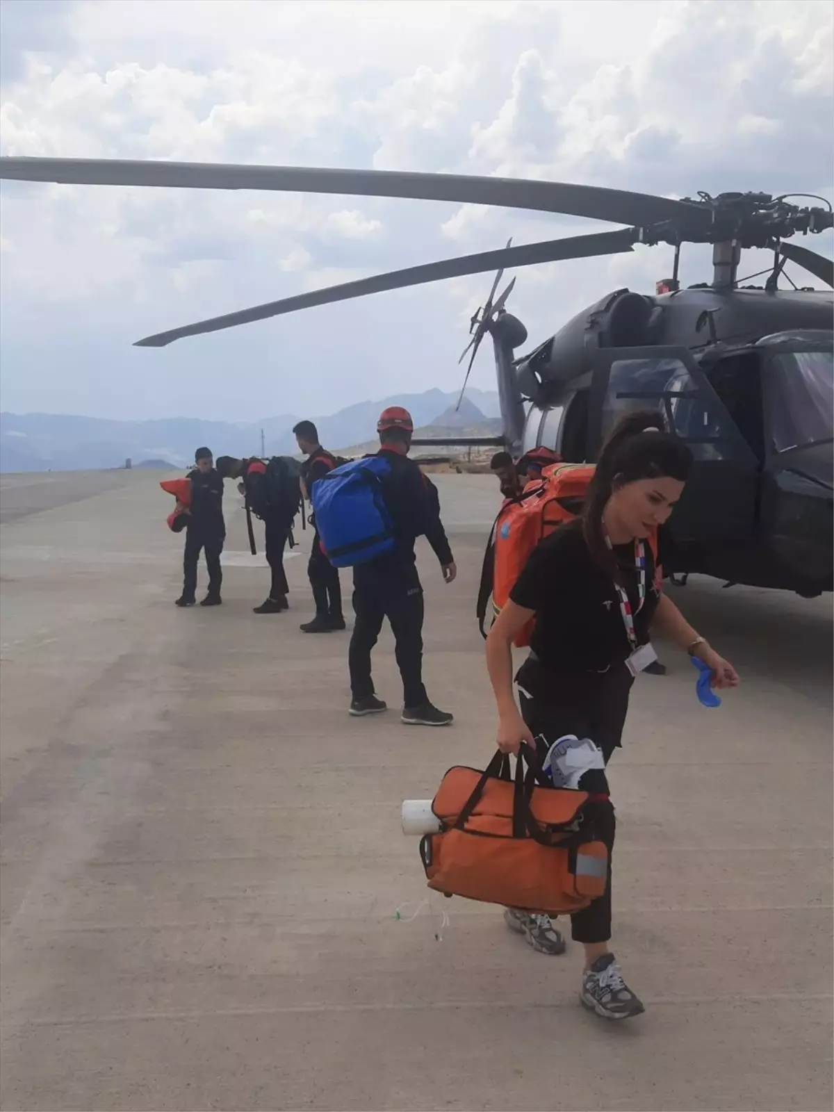 Şırnak'ta Kayalıklardan Düşen İşçi Askeri Helikopterle Kurtarıldı