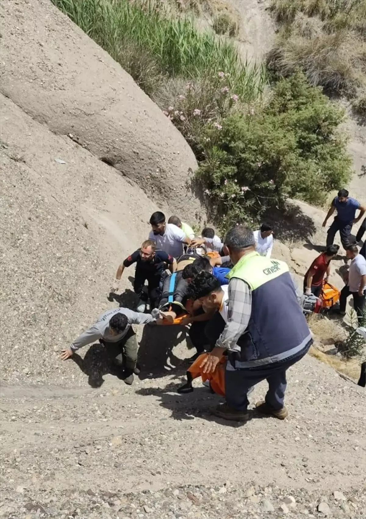 Silopi'de Şarampole Devrilen Otomobilde 1 Ölü, 3 Yaralı