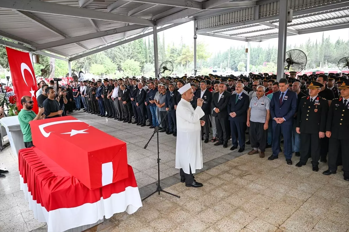 Şırnak'ta şehit olan uzman çavuşun cenazesi Adana'da defnedildi