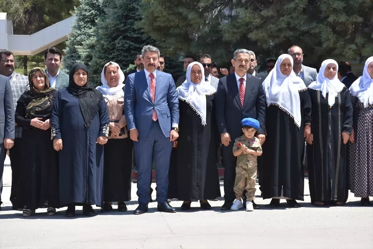 Şırnak Valisi Birol Ekici, güvenlik güçleriyle bayramlaştı