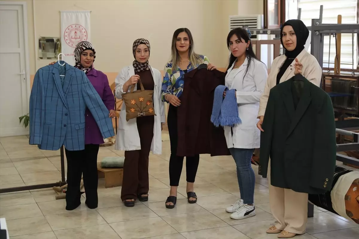 Şırnak'ta Kadınlar, Unutulmaya Yüz Tutan Şal Şapik Kumaşını Yaşatıyor