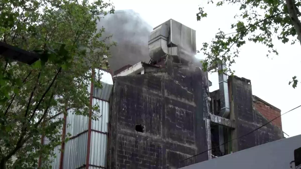 Şişli Nişantaşı'ndaki Boş Binada Yangın Çıktı