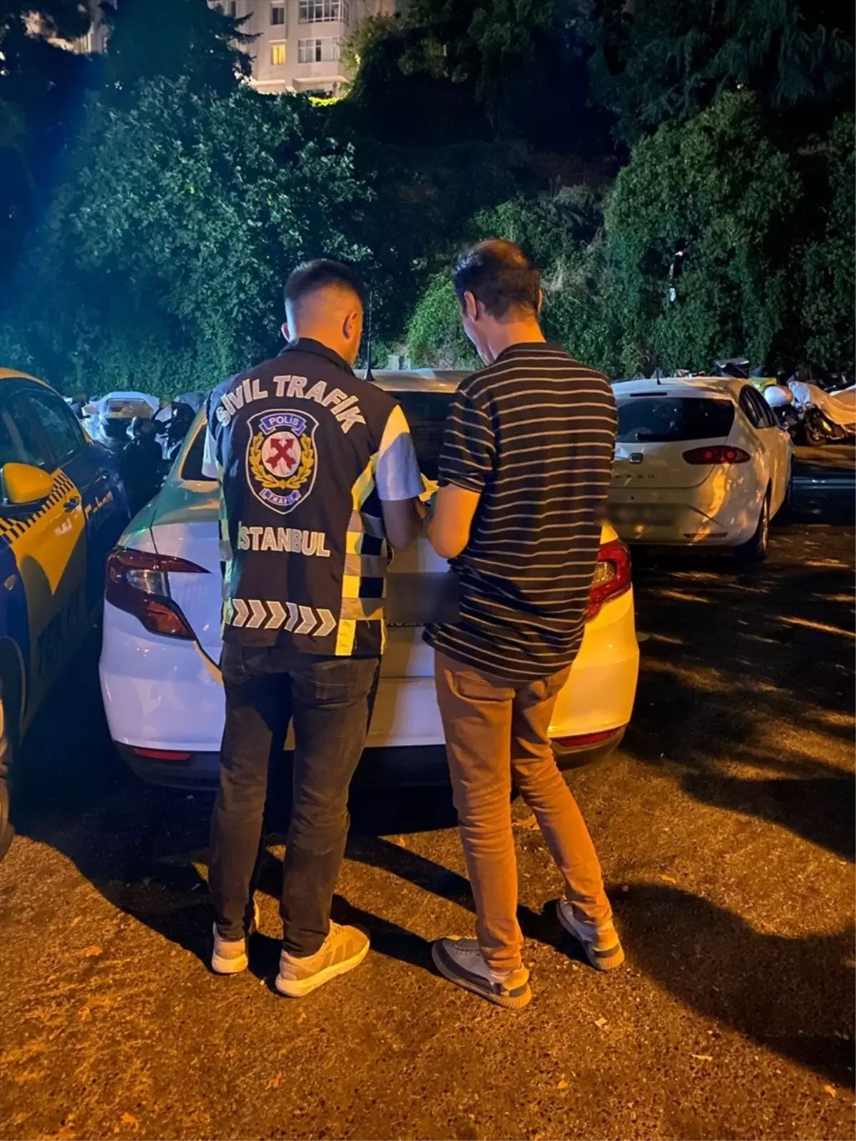 Ambulansa Yol Vermeyen Sürücüye Cezai İşlem