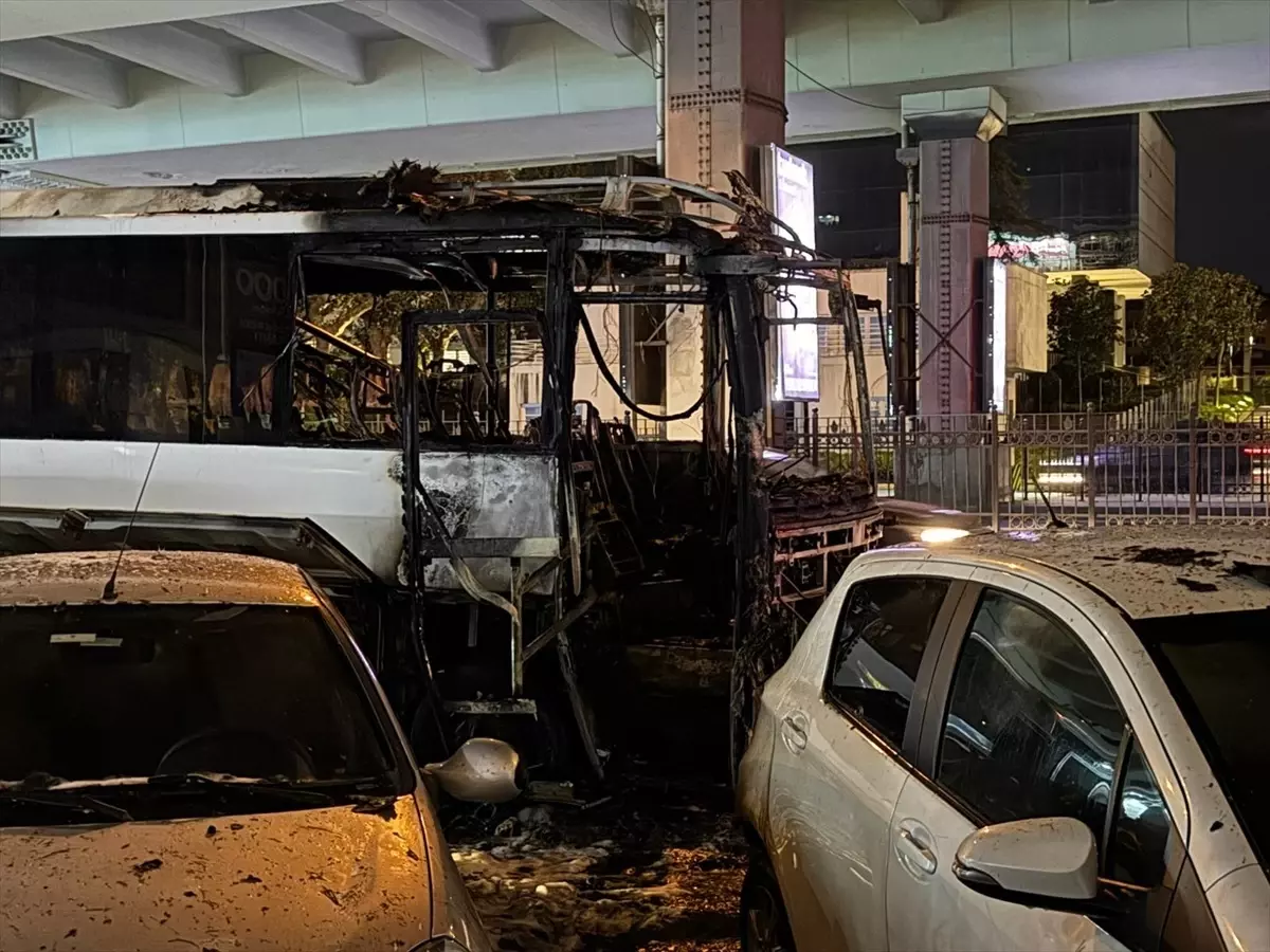 Şişli'de Tur Otobüsünde Yangın