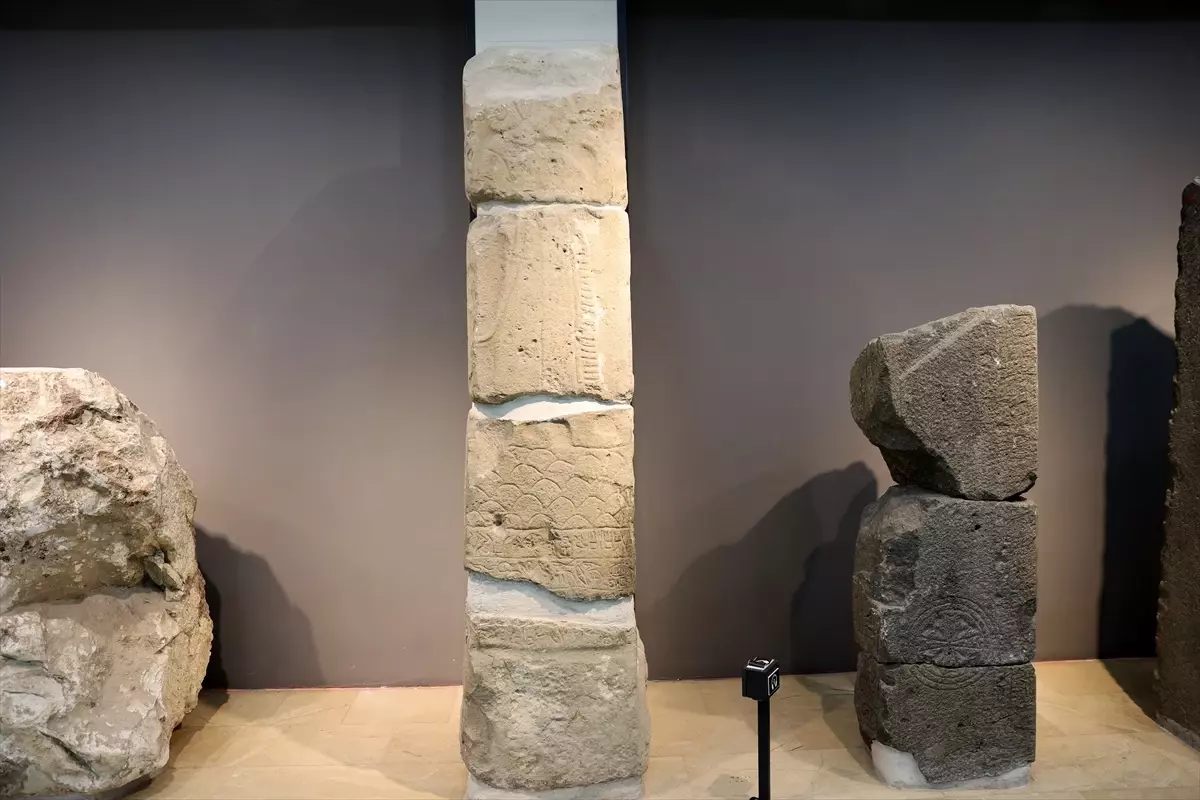 Sivas Arkeoloji Müzesi'nde Hititlere Ait Tarihi Stef Sergileniyor