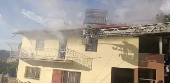 Sivas'ın Şarkışla ilçesinde çıkan ev yangını söndürüldü