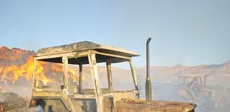 Sivas'ta Saman Yangını, 4 Traktör ve 5 Römork Yandı