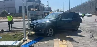 Sivas'ta cip ile otomobil çarpıştı, 4 kişi yaralandı