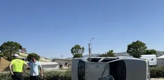 Sivas'ta Otomobil Devrildi: 2 Yaralı