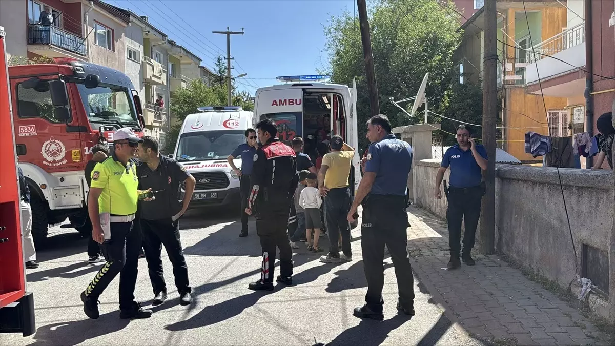 Sivas'ta Apartman Bodrumunda Yangın: 5 Kişi Dumandan Etkilendi