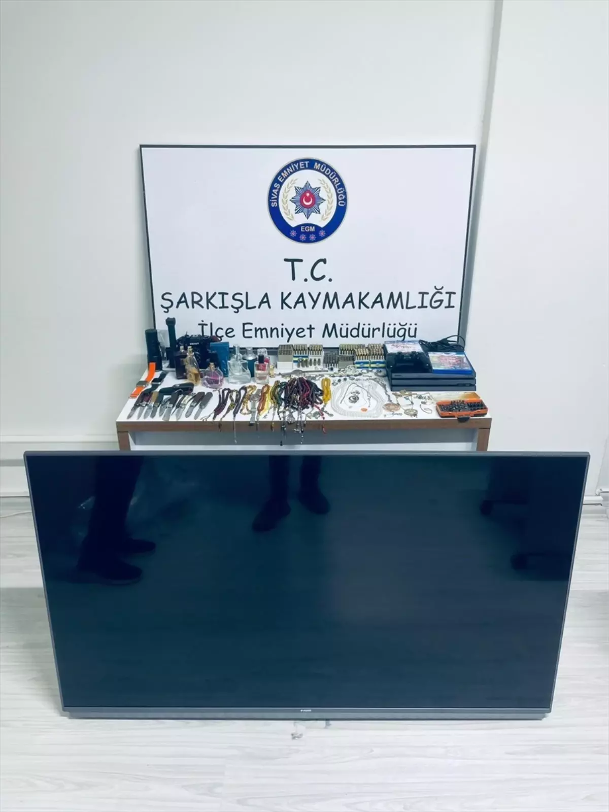 Sivas'ta Hırsızlık Şüphelileri Yakalandı, İki Kişi Tutuklandı