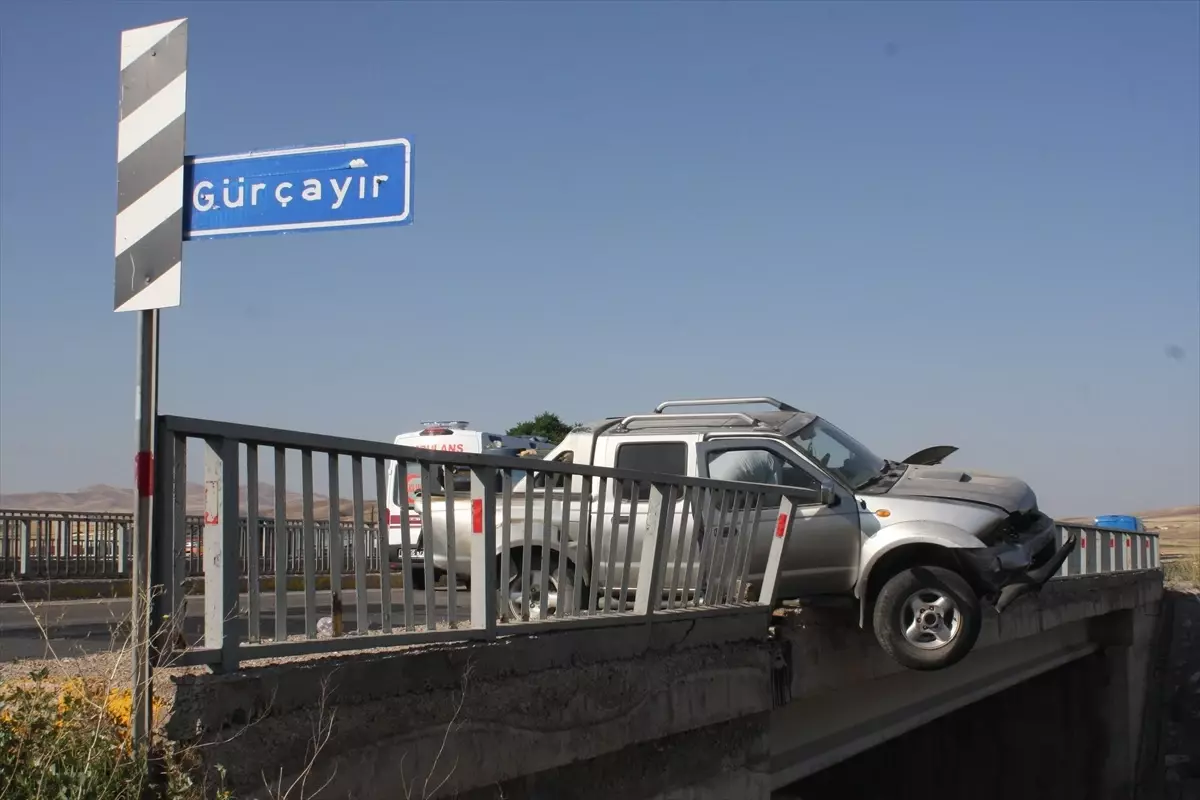 Şarkışla'da İki Trafik Kazasında 9 Kişi Yaralandı
