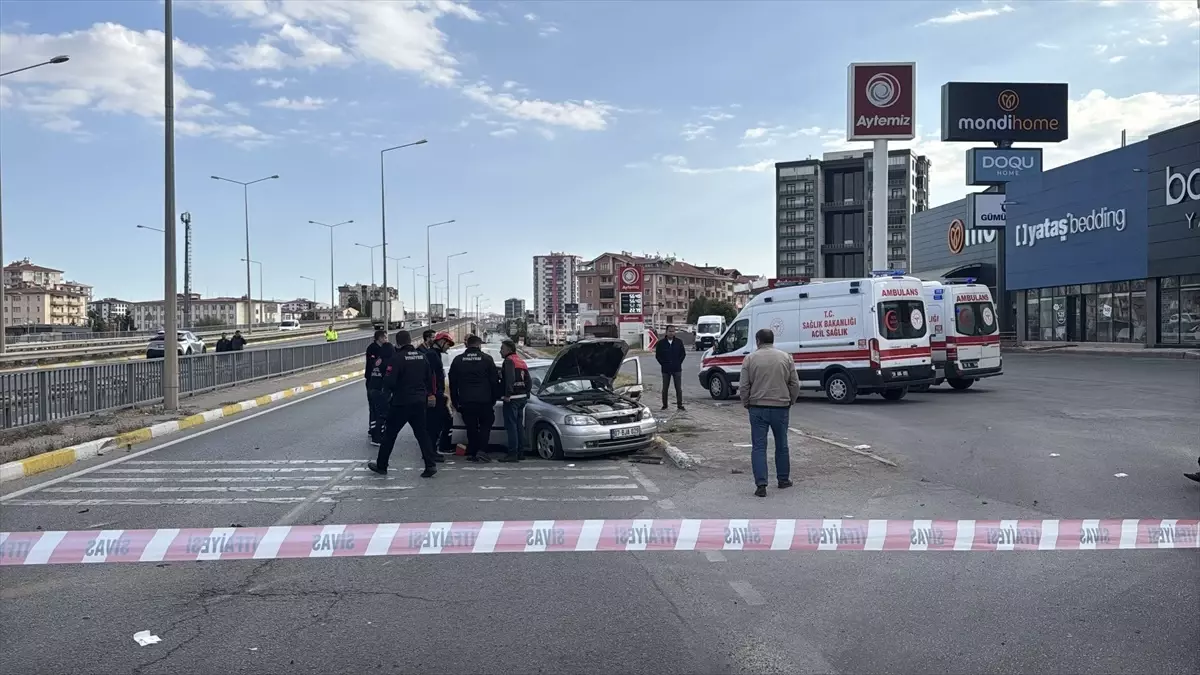 Sivas'ta Otomobil Kazası: 1 Ölü, 3 Yaralı