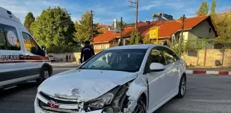 Sivas'ta Otomobil Çarpışması: 3 Yaralı
