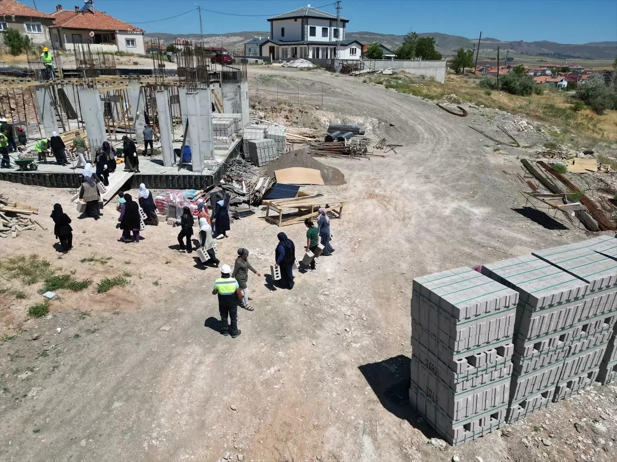 Şarkışla'da Cami İnşaatında Kadınlardan Önemli Destek