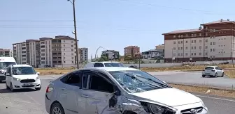 Sivas'ta Kamyonet ile Otomobil Çarpıştı: 6 Yaralı
