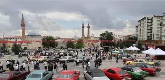 Sivas Kongresi'nin 106. Yıl Dönümünde Klasik Otomobil Fuarı Açıldı