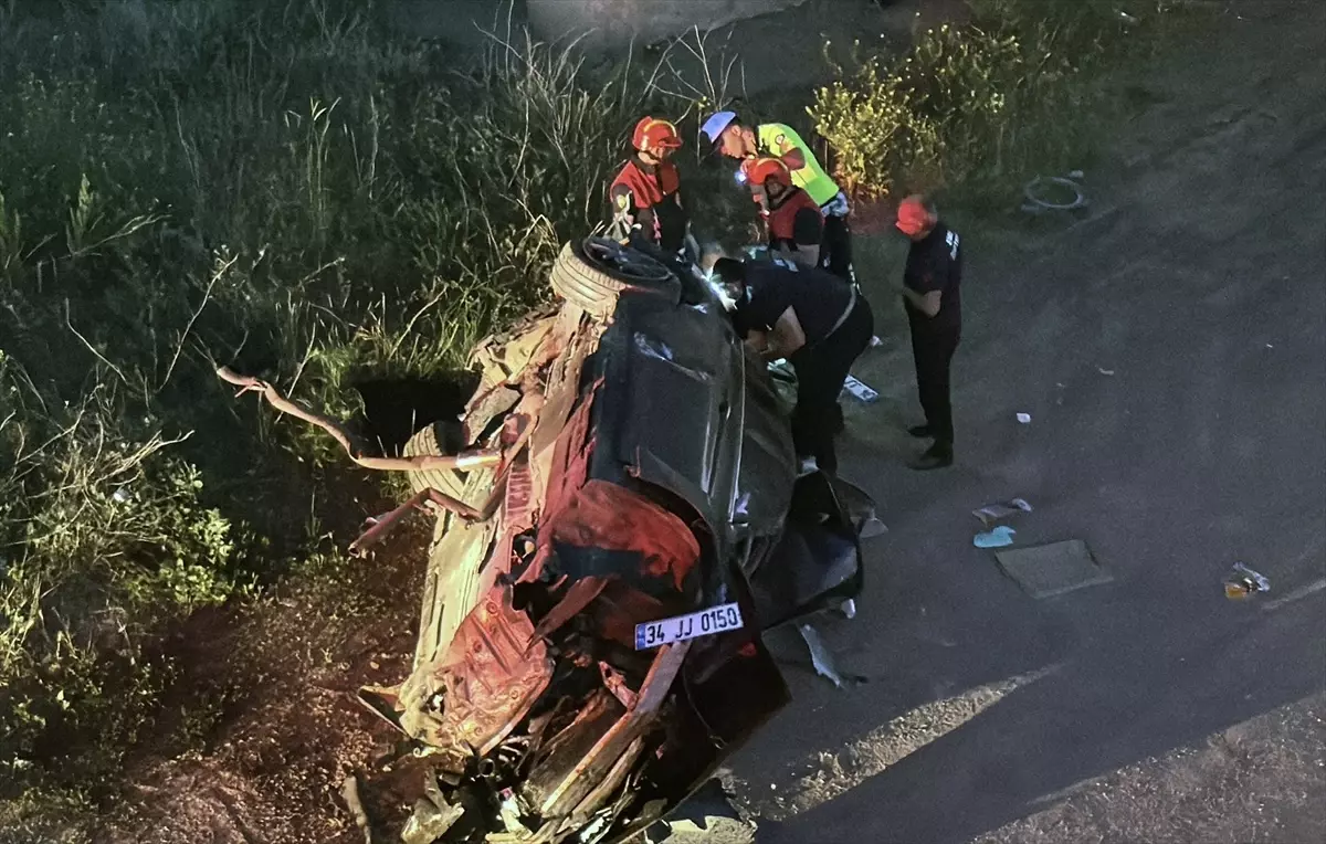 Sivas'ta köprüden düşen otomobildeki 2 kişi yaralandı