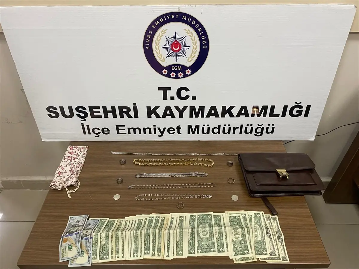 Sivas'ta Kuyumcudan Altın Çalan Üç Şüpheli Artvin'de Yakalandı