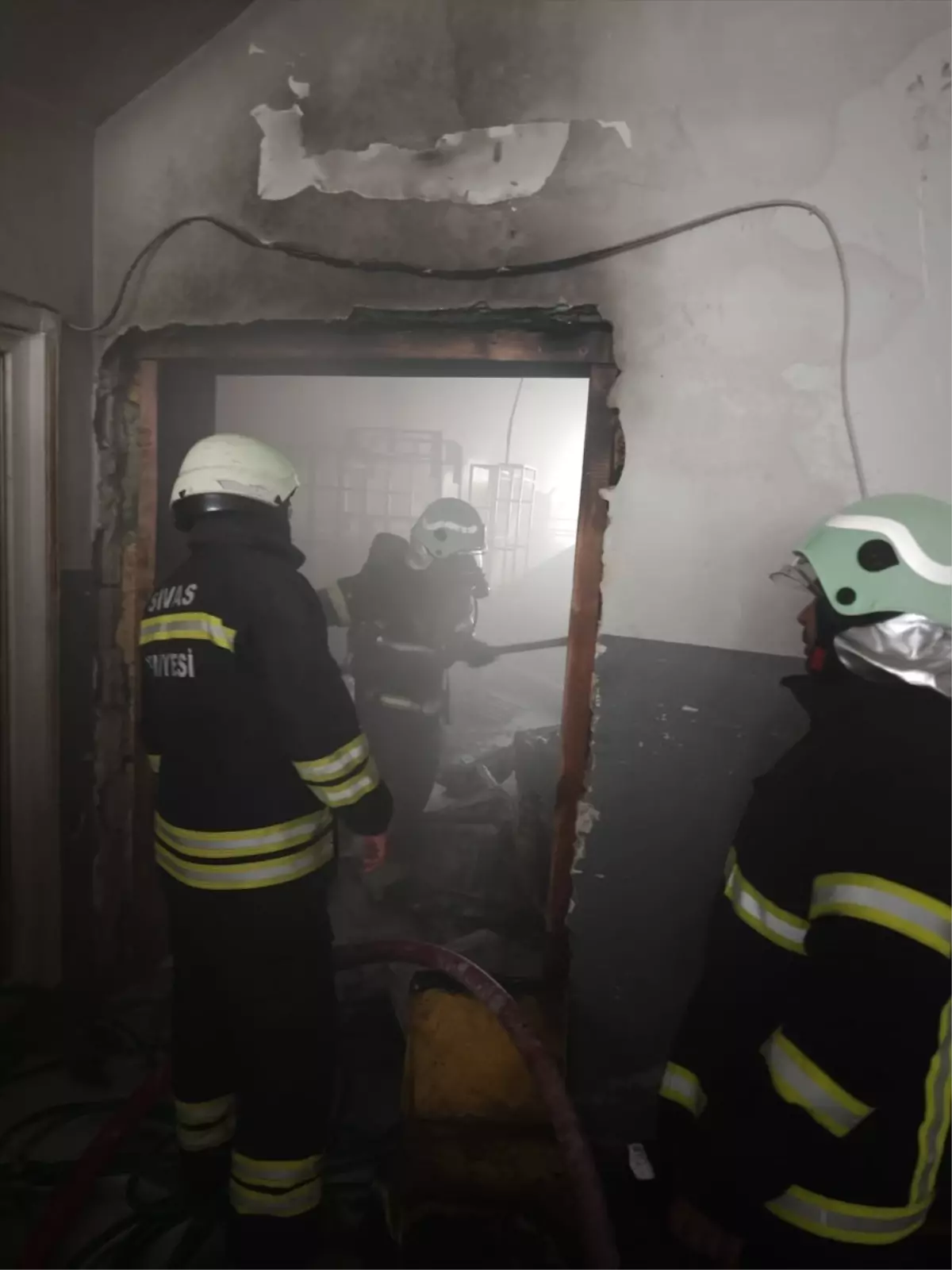 Sivas'ta Mobilya İmalathanesinde Yangın Çıktı