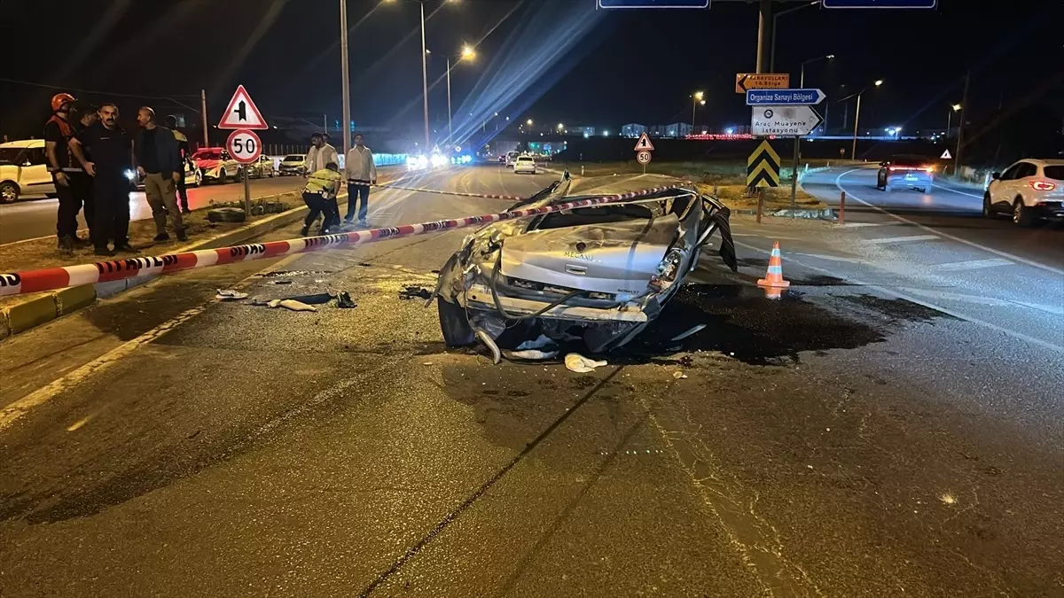 Sivas'ta Otomobil Kazası: 1 Ölü, 1 Yaralı