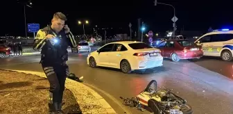 Sivas'ta Otomobil ve Motosiklet Çarpıştı: 1 Ağır Yaralı