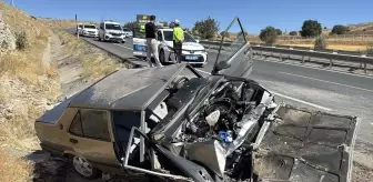 Sivas'ta Otomobilin Şarampole Devrilmesi Sonucu 3 Yaralı