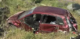 Sivas'ta Otomobilin Şarampole Yuvarlanması Sonucu 3 Kişi Yaralandı