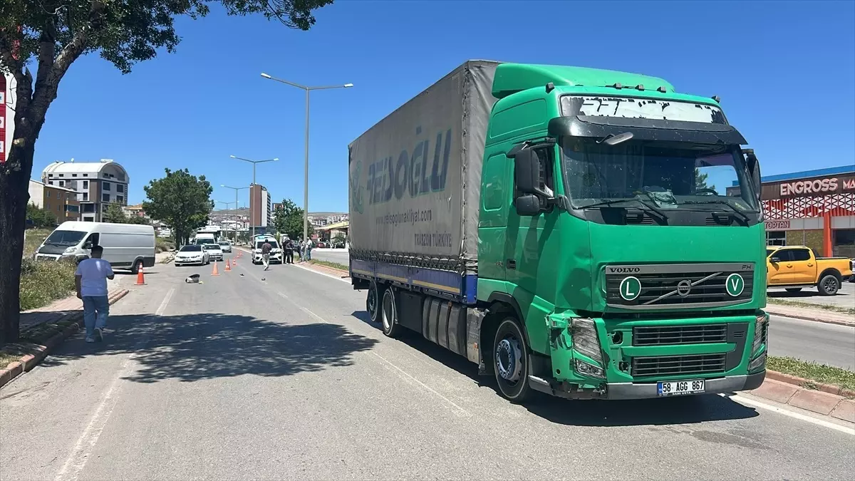 Sivas'ta Tır Çarpan Yaya Hayatını Kaybetti