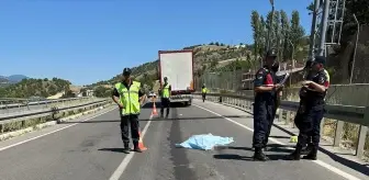 Sivas'ta Tır Çarpması: Bir Kadın Hayatını Kaybetti