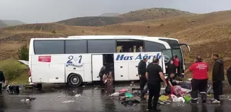 İmranlı'da Yolcu Otobüsü Kazası: Ölü ve Yaralılar Var