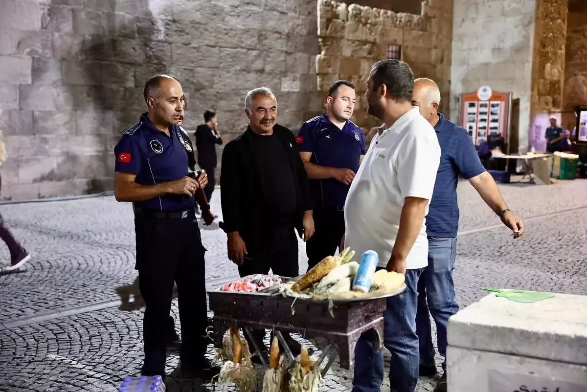 Sivas'ta Zabıta Ekiplerinden Gece Denetimi