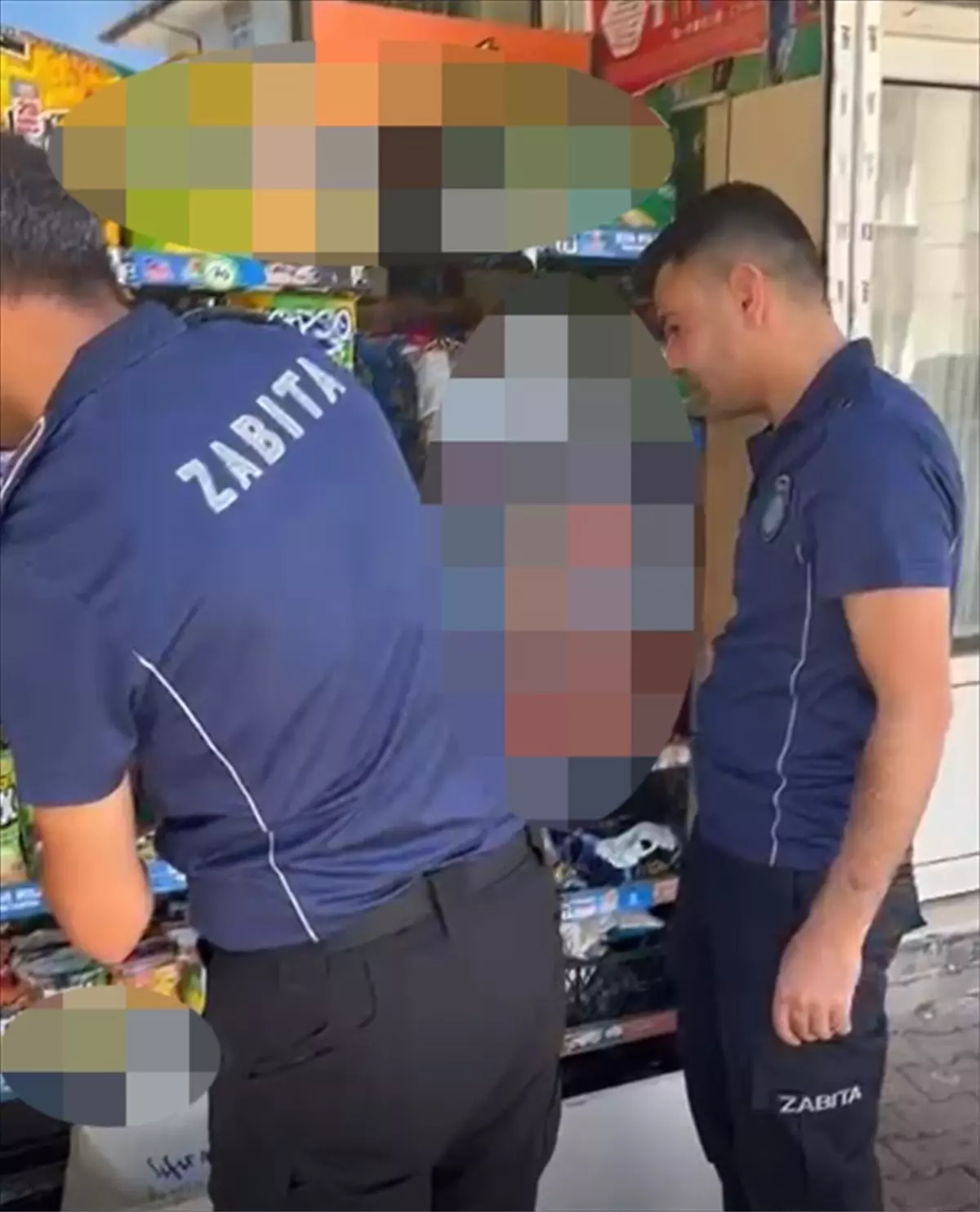 Sivas'ta Zabıta denetimlerinde 72 son kullanma tarihi geçmiş cips paketi ele geçirildi