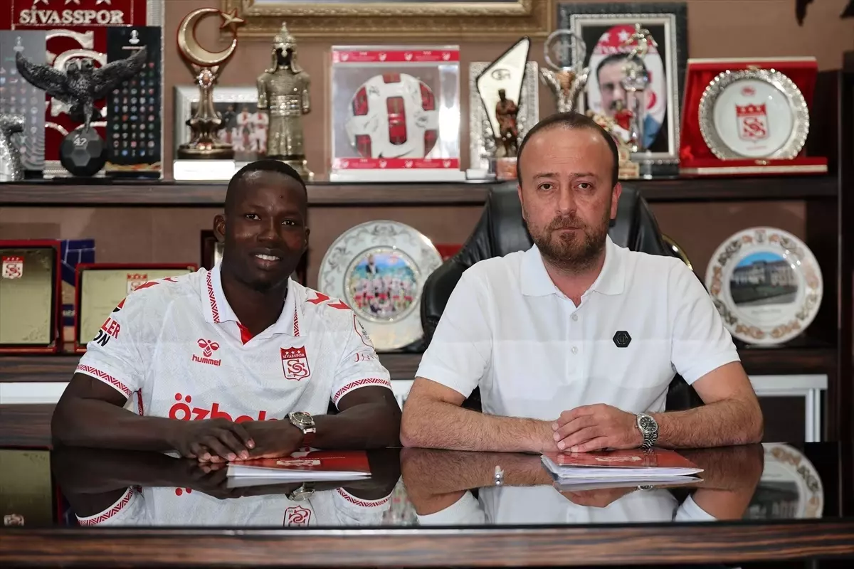 Aly Malle, Sivasspor'da İmza Töreni Düzenledi