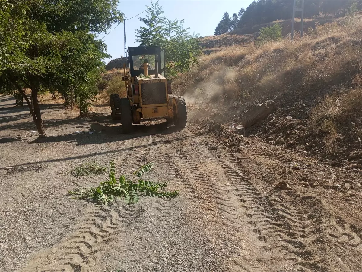 Sivrice'de Temizlik Çalışmaları Devam Ediyor