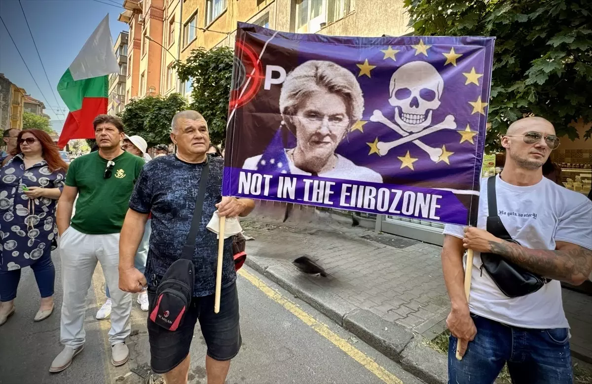Bulgaristan'da Avroya Geçiş Protesto Edildi