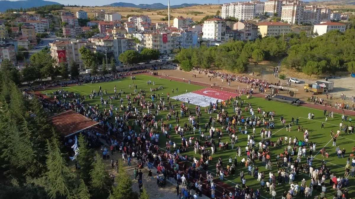 SOLOTÜRK, Demirci'de Kurtuluş Festivali Kapsamında Gösteri Uçuşu Gerçekleştirdi
