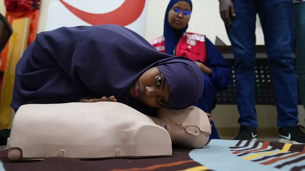 Somali'de Türk Kızılay İşbirliği ile Gençlere İlk Yardım Eğitimi