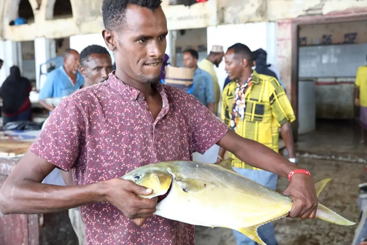 Somali'nin Deniz Ürünleri Pazarı ve Liido Plajı'nın Çekiciliği