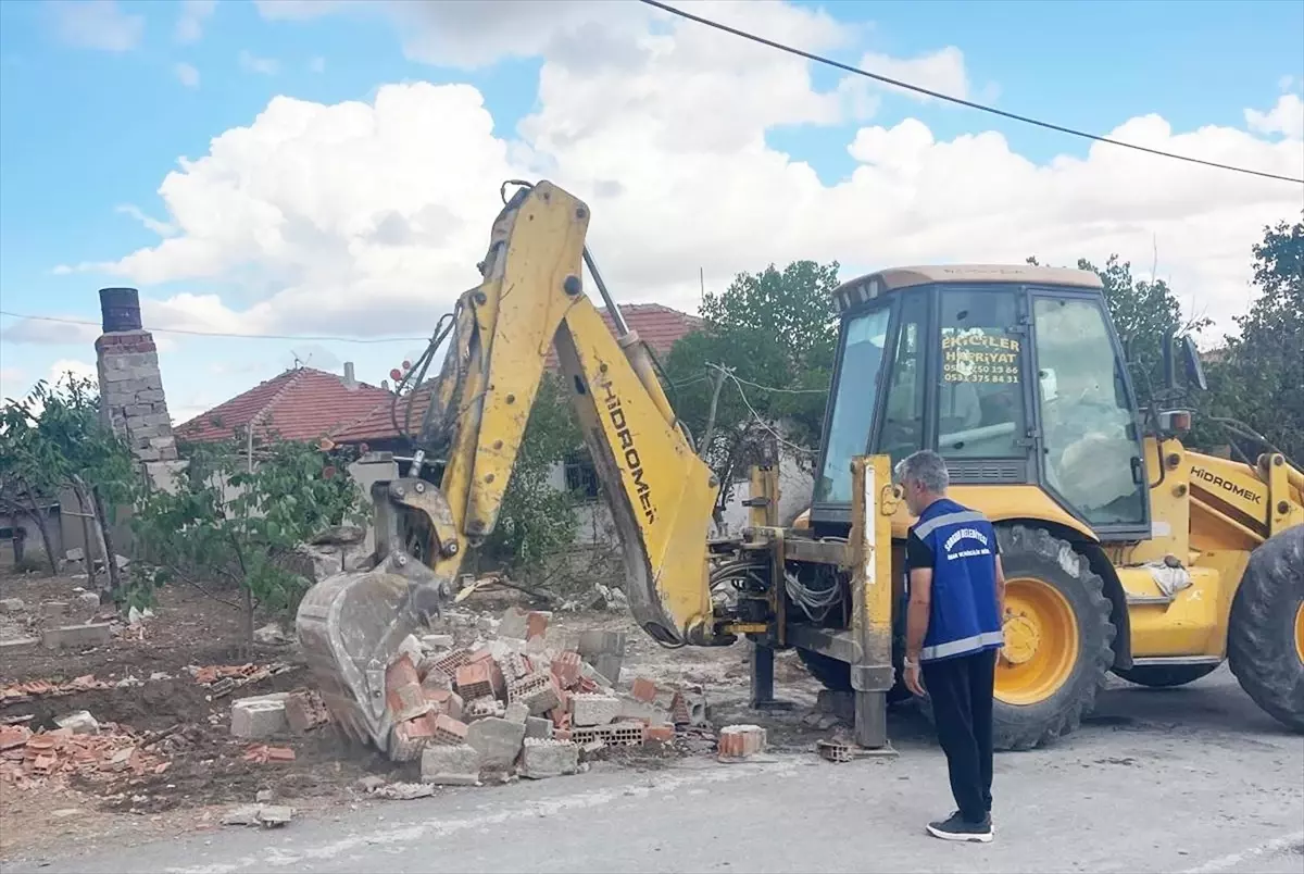 Sorgun'da Kaçak Yapılar Yıkılıyor
