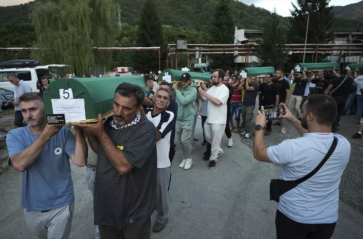 Srebrenitsa Soykırımı'nın 30. Yılı: 7 Kurban Daha Anıt Mezarlığa Defnedildi