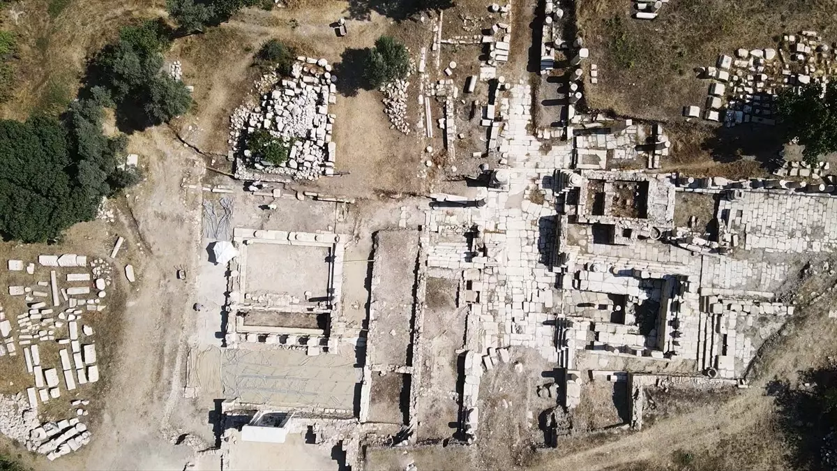 Stratonikeia Antik Kenti'nde Kütüphane Kazıları Devam Ediyor