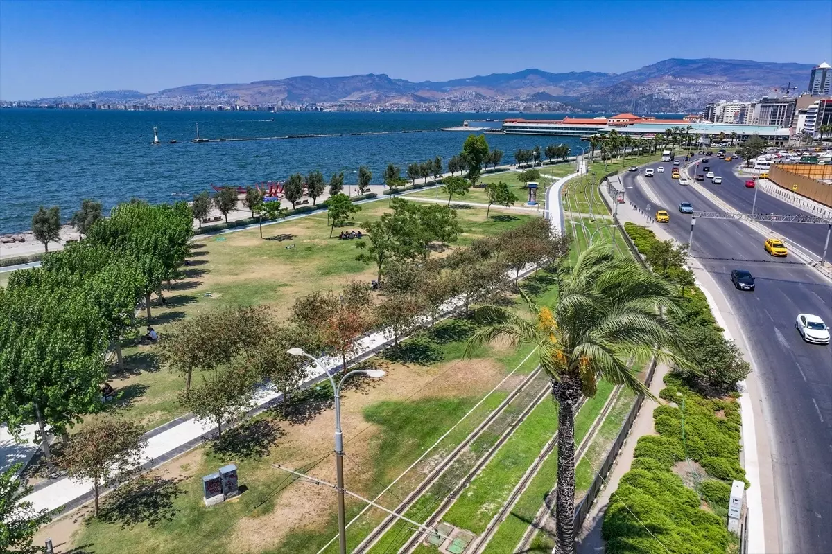 İzmir'de Kuraklık Nedeniyle Park Bahçe Abonelikleri İptal Ediliyor