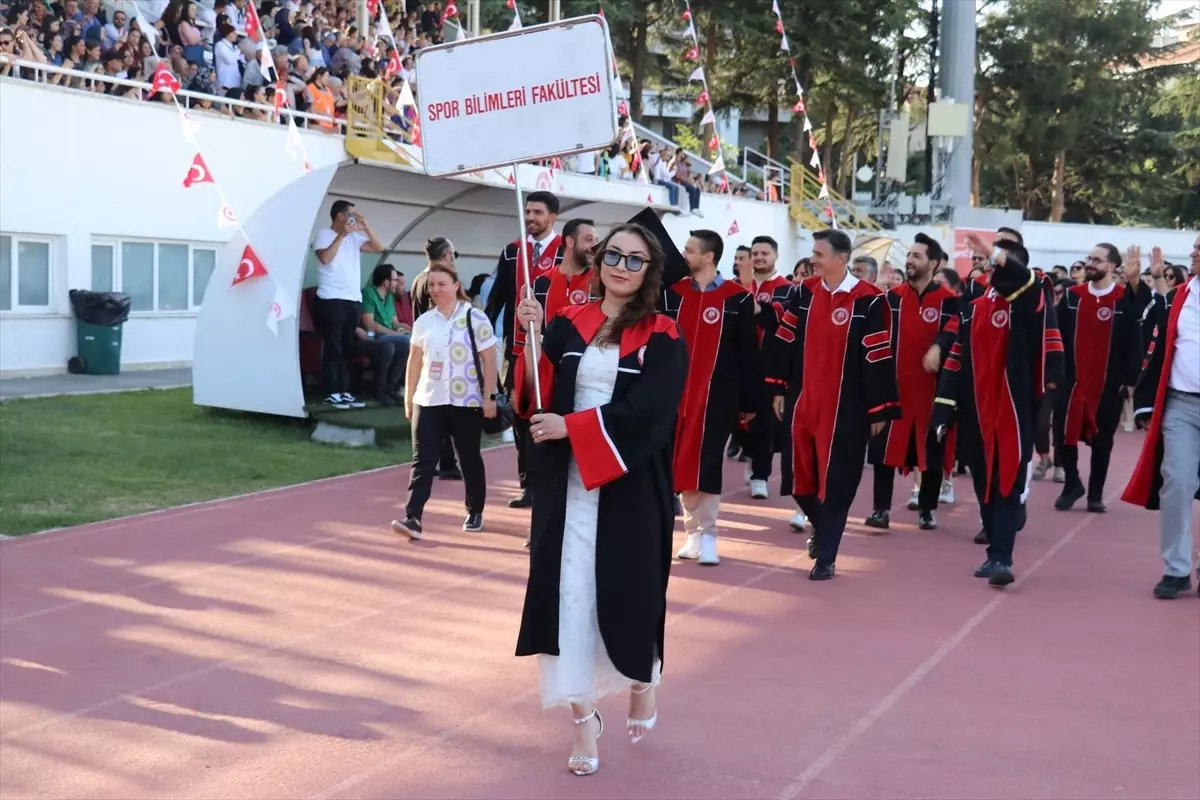 Süleyman Demirel Üniversitesi'nde Mezuniyet Töreni Coşkuyla Kutlandı