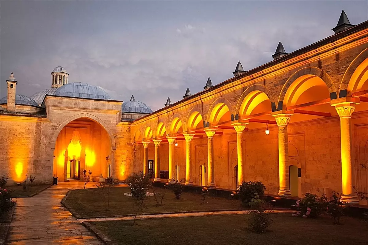 Sultan II. Bayezid Külliyesi Sağlık Müzesi Yaz Boyunca Gece Ziyaretine Açık