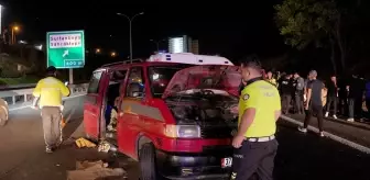 Sultanbeyli'de Minibüs Çarpışması: 9 Yaralı