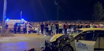 Sultanbeyli'de Minibüs ve Otomobil Çarpıştı: 10 Yaralı