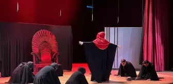 Sultanbeyli'de 'Bizim Evin Hikayesi' Tiyatrosu Sahnelendi