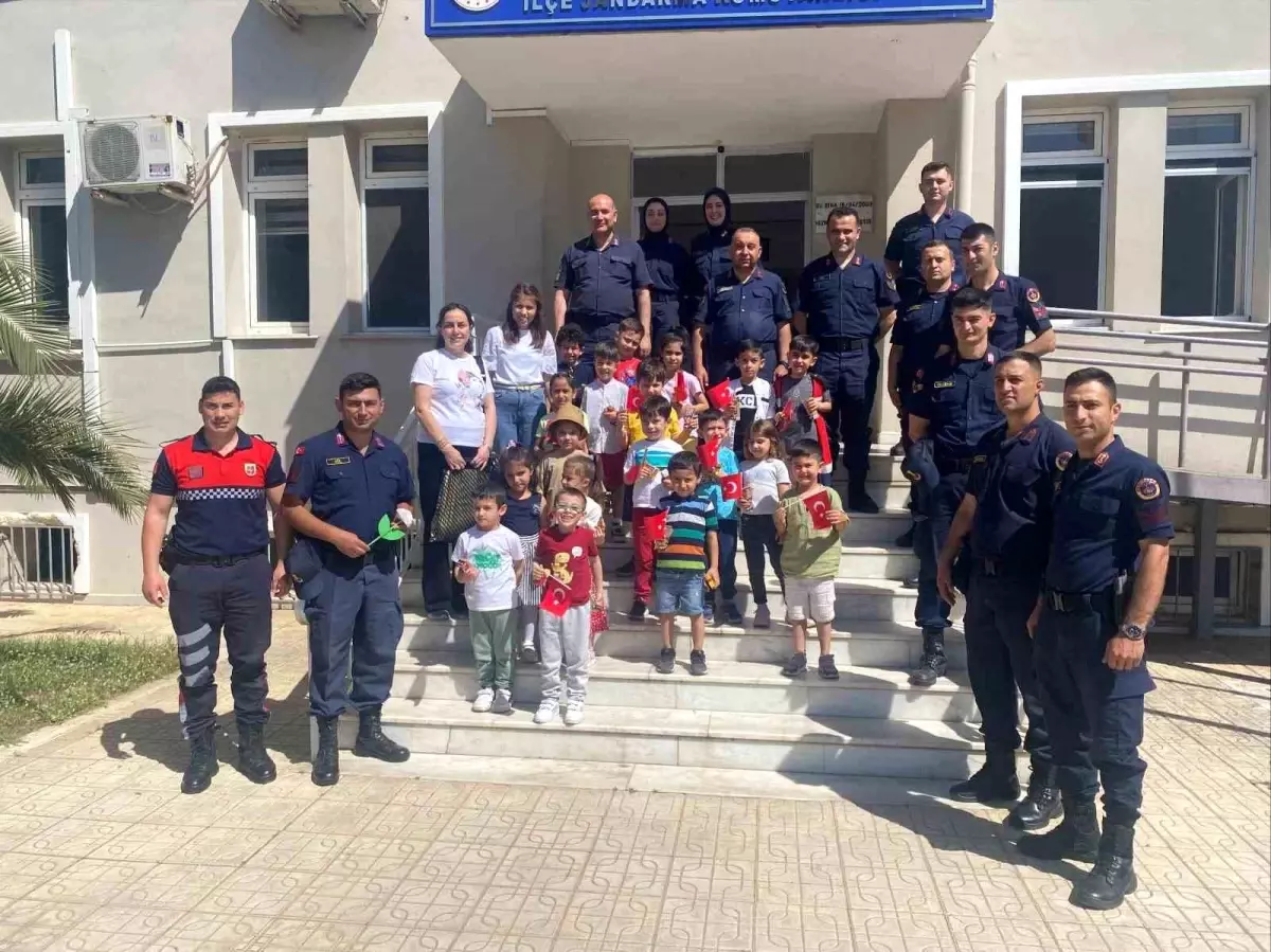 Minik Öğrenciler Jandarma ile Tanıştı
